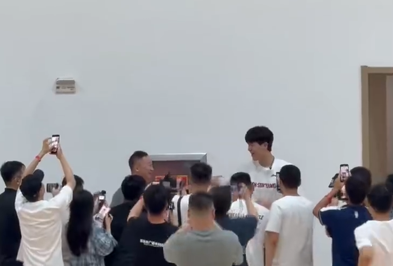 非常多, 在他们两个